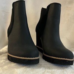 TOMS- Size 6 Black leather/suede Ankle Boots